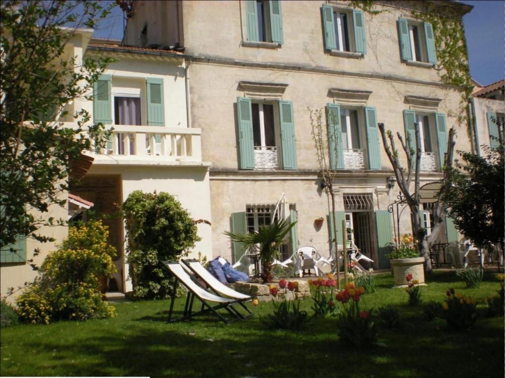 Au Saint Roch - Hotel Et Jardin Avignon Exterior photo