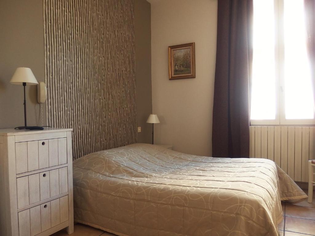 Au Saint Roch - Hotel Et Jardin Avignon Room photo