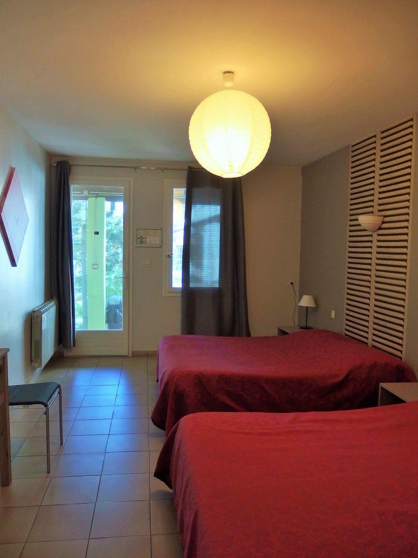 Au Saint Roch - Hotel Et Jardin Avignon Exterior photo