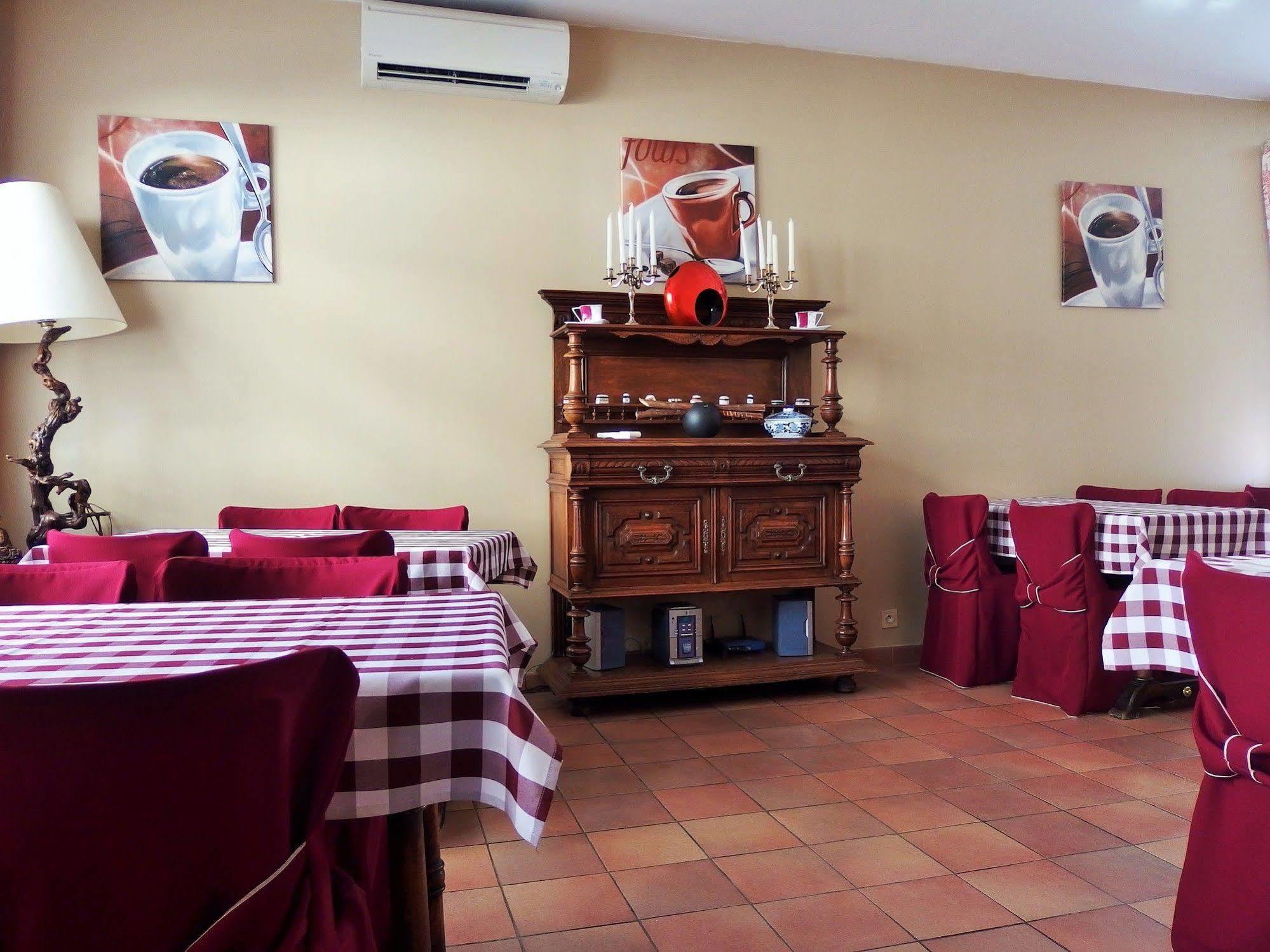 Au Saint Roch - Hotel Et Jardin Avignon Exterior photo